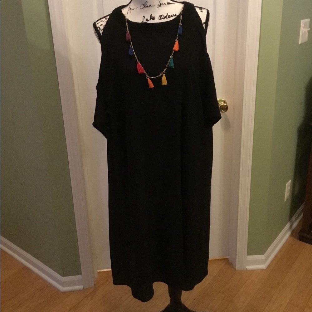 Thalia Sodi  black dress in 2X